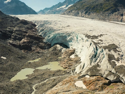 Swiss glaciers lose over 5% of ice in a single year as heat and low snowfall bite GenoMethods.org